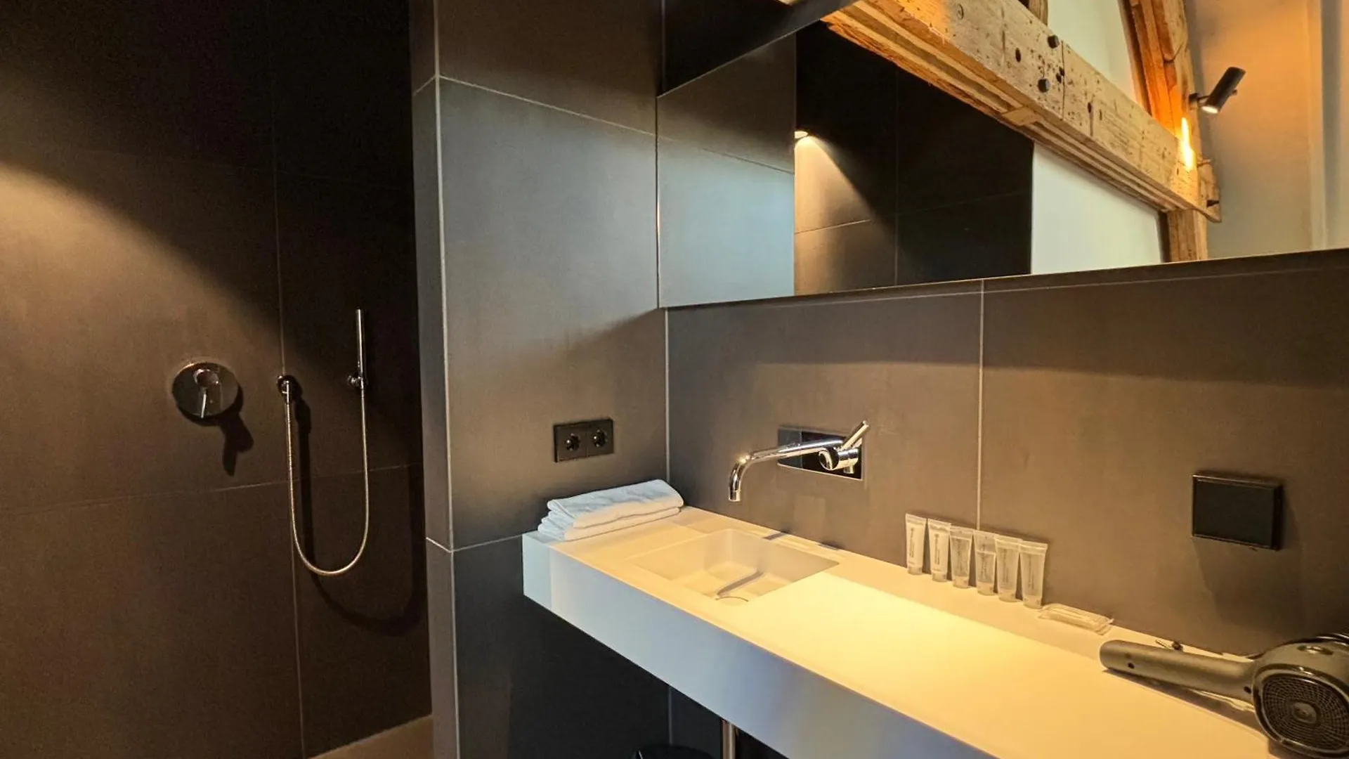 Kazerne Hotel - Member Of Design Hotels Eindhoven 4*,